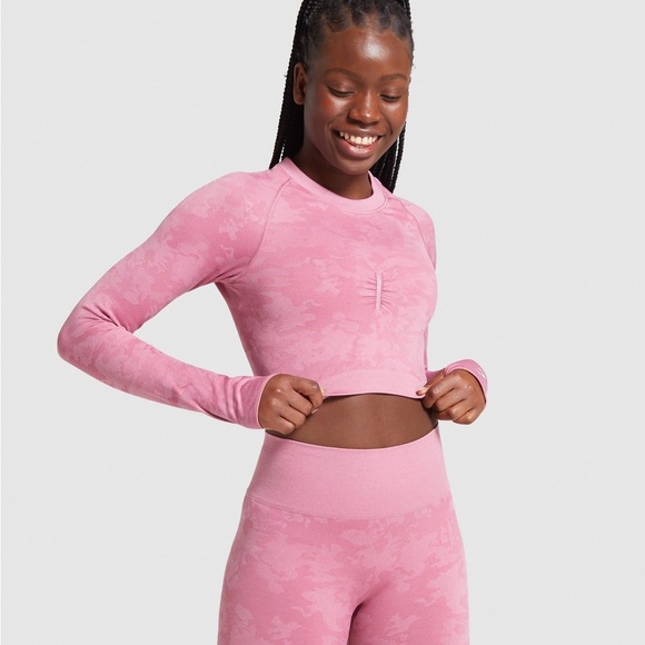 2Pc Baby Pink Camo Seamless Workout Set (long sleeve crop top + leggings) - Picture 4 of 7